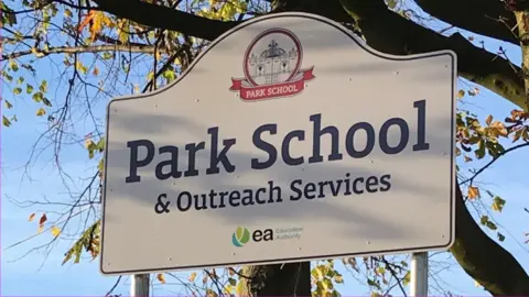 Mark Hayes Park School