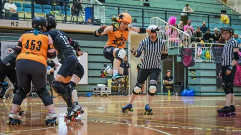 Paul Jones World-renowned jammer, Rogue avoids the Dock City Rollers defence in the opening match at the European Continental Cup