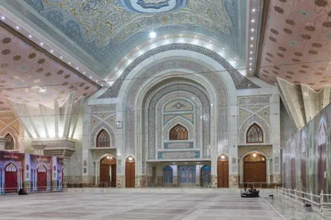 Alamy  Mausoleum of Ruhollah Khomeini interior, Tehran, Iran