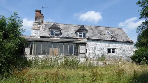 Historic England "Squatter's cottage"