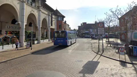 Google Dogs Head Street