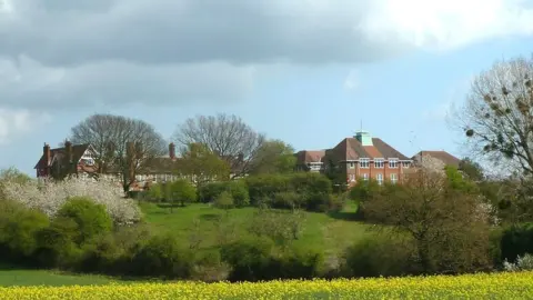 Andrew Darge/Geograph New College, Worcester