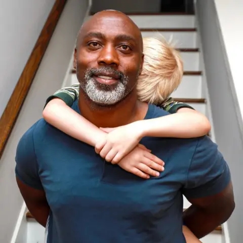 Fosterdadflipper Peter and Johnny