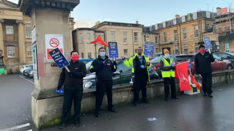 Unite the Union Security staff at Royal Berkshire Hospital strike over pay