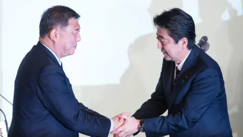 Getty Images Shigeru Ishiba pictured with Shinzo Abe