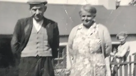 Andrews family Charles Harvey with his wife Sarah