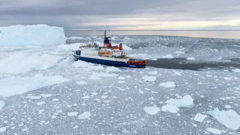 T.RONGE/AWI Polarstern