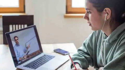 SVETLANA DAMJANAC Student on laptop