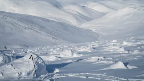 SAIS Southern Cairngorms Avalanche debris