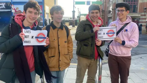 Eitan Okrent People taking part in the challenge