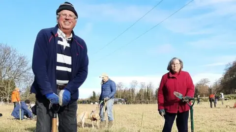 Madingley volunteers tree planting