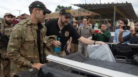 Getty Images Experts from the Federal Police from the Task Force get on a pick-up truck upon arriving at the port of Atalaia do Norte. 14 June 2022