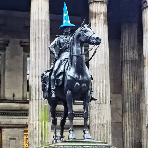 Mark McGillivray Duke of Wellington statue