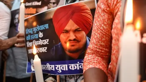 Hindustan Times Members of Indian Youth Congress attend a candle march as a mark of tribute to Congress leader Sidhu Moose Wala, at Jantar Mantar on May 31, 2022