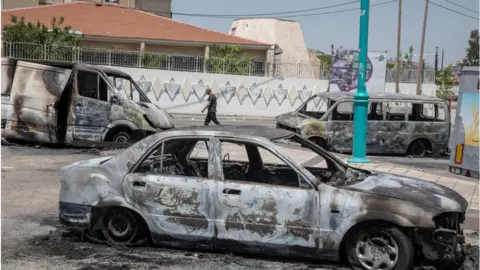 Getty Images Remains of vehicles burned during inter-communal violence in Lod (12/05/21)