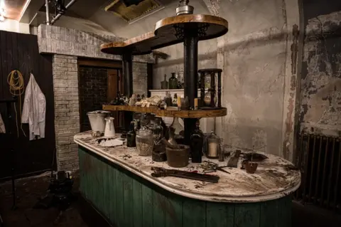 Henry Home laboratory set