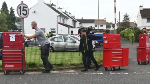 Pacemaker Workers pushing containers