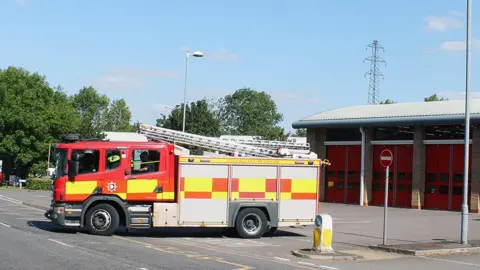 @Bucksfire Buckinghamshire Fire and Rescue Service engine