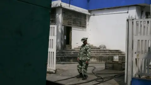 AFP A militia member guards power lines from a generator serving the Children's Hospital JM de Los Rios in Caracas on March 8, 2019 during the worst power outage in Venezuela's history. - Venezuela was plunged into darkness on Thursday after a massive electricity blackout paralyzed almost the entire country