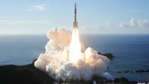 Reuters An H-2A rocket carrying the Hope Probe lifts off from the launching pad at Tanegashima Space Centre in Japan (20 July 2020)