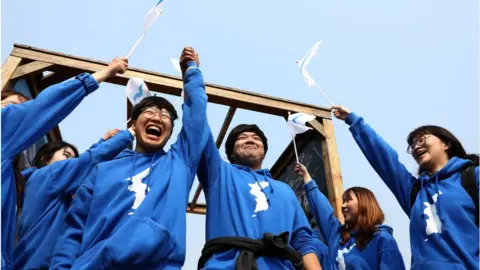 Getty Images South Koreas react while watching images of the inter-Korean summit