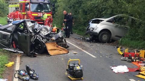 Man Dies Days After 'huge' Head-on Crash In Oxfordshire - BBC News