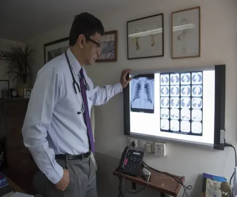 Shampa Kabi Dr Zarir Udwadia looks at X-rays