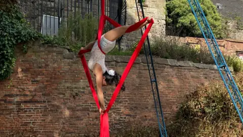 Nue A performer from Flying Peach in 2022