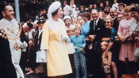 Getty Images Queen Elizabeth II visits the Town Hall in Sydney with Emmet McDermott (1911 - 2002), Lord Mayor of Sydney, during her tour of Australia, May 1970. She is there in connection with the bicentenary of Captain Cook's 1770 expedition to Australia