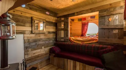 Steve Golemboski-Byrne Steve Golemboski-Byrne horsebox house