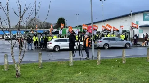 GMB Union Refuse workers strike