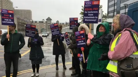 BBC college lecturers strike