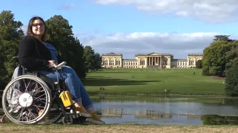 Eleanor Rollinson Holly Greader