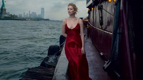 Jennifer Lawrence 'blindsided' by nude photos leak - BBC News