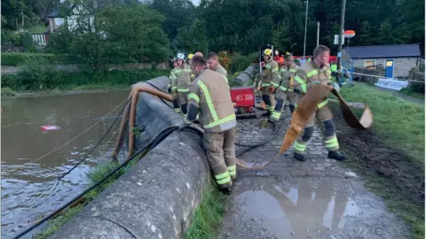 LincsFireOfficer The emergency efforts