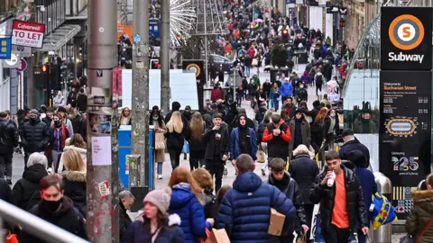 Getty Images Boxing day shoppers in Glasgow