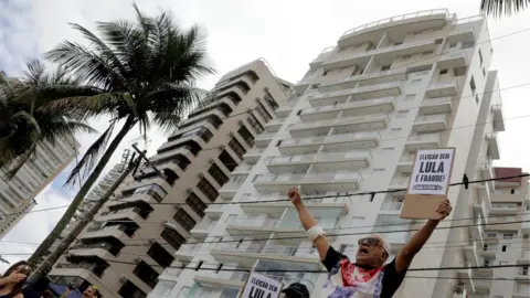 Reuters The block in Guaruja where Lula is alleged to have been given a flat