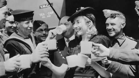 Getty Images Dame Vera Lynn with troops