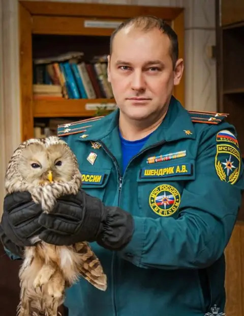mchs_smolensk Owl with firefighter