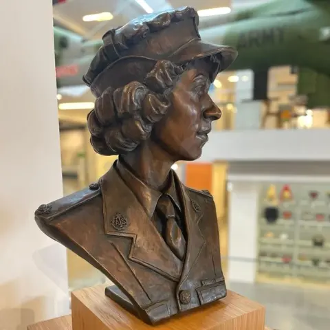 Keziah Burt Portrait bust of Queen