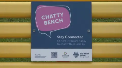 Chatty bench sign