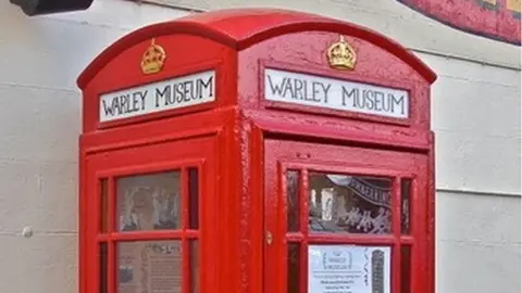 Chris Czainski phone box