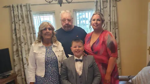 Jeanitta McCabe Jeanitta McCabe (R) alongside her mother, father, and son