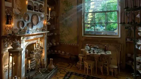 National Trust Images/Cristian Barnett Fireplace