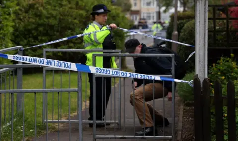 EPA Man being let through cordon by police officer