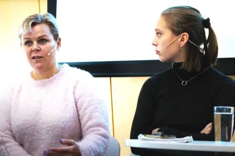 Rebecca Bjerga, SAFE Emma Bugge Gjerdevik (R) and Hilde-Marit Rysst (L) at a debate in 2019