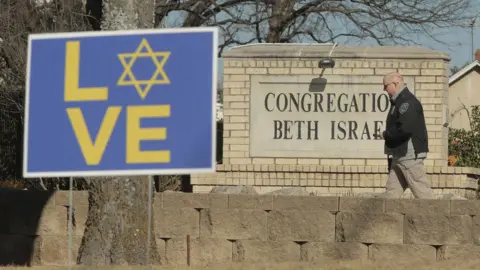 EPA Law enforcement personnel continue the investigation to the hostage incident at Congregation Beth Israel Synagogue in Colleyville, Texas, USA, 16 January 2022.