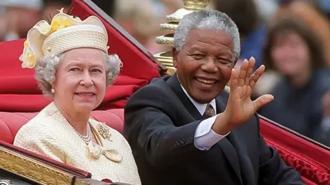 Getty Images President Nelson Mandela of South Africa, with Queen Elizabeth II, taking a carriage ride along the Mall to Buckingham Palace during a State Visit to the UK on July 9, 1996 in London, England