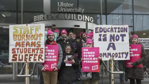 Pacemaker Ulster uni staff striking