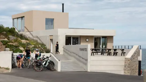 DLM Architecture La Vallette bathing pools